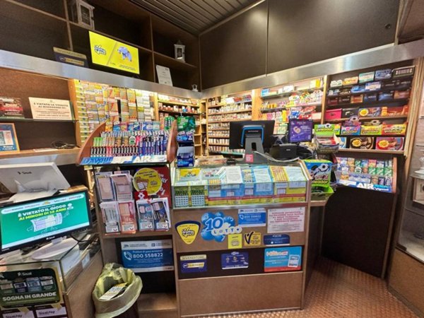 negozio in vendita a Roma in zona EUR