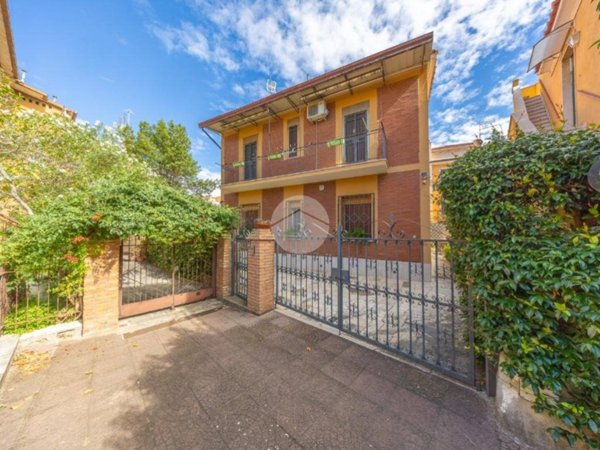 appartamento in vendita a Roma in zona Appio Pignatelli