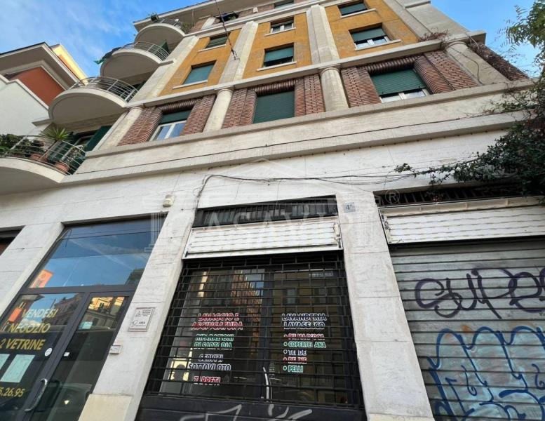 locale commerciale in vendita a Roma in zona Nomentano