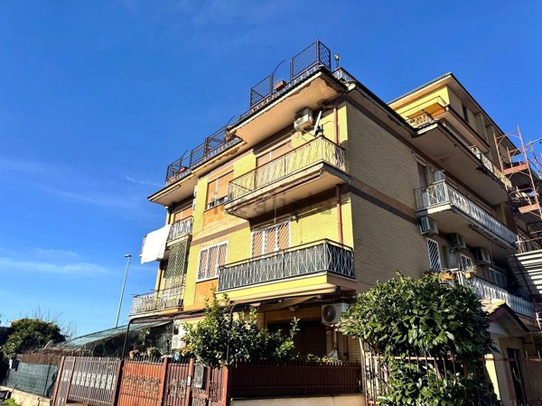 appartamento in vendita a Roma in zona Tor Bella Monaca