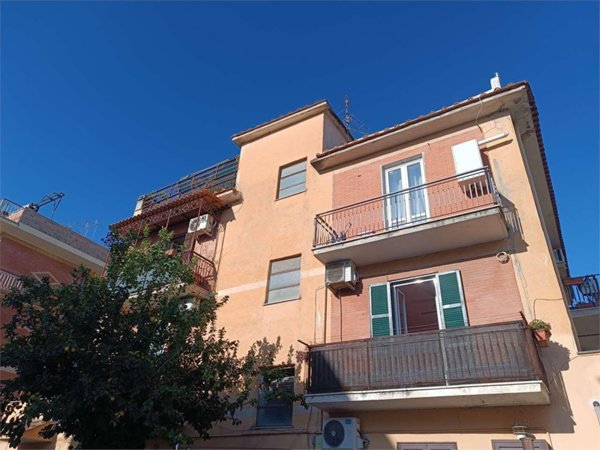 appartamento in vendita a Roma in zona Torre Angela