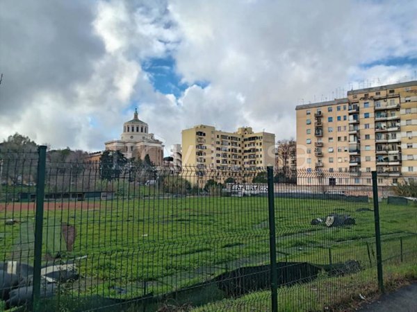 appartamento in vendita a Roma in zona Ostiense
