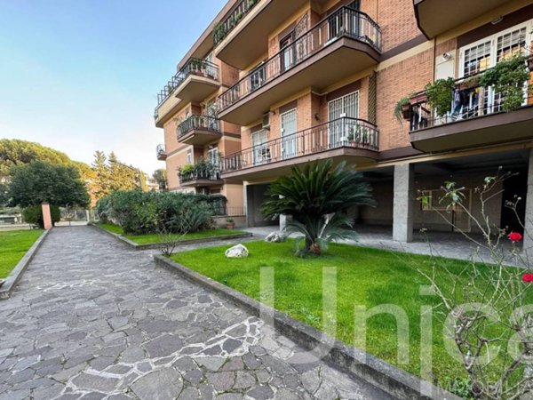 appartamento in vendita a Roma in zona Ostiense