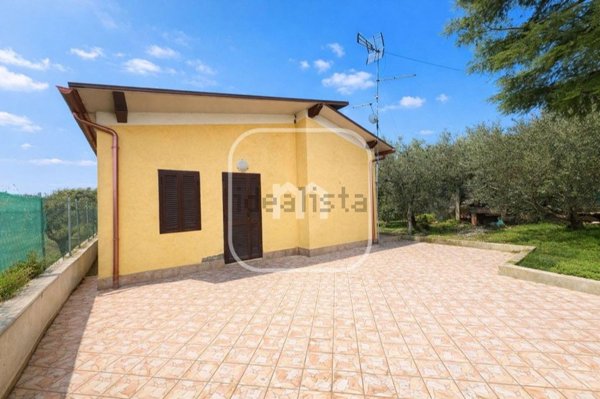 appartamento in vendita a Roma in zona Finocchio