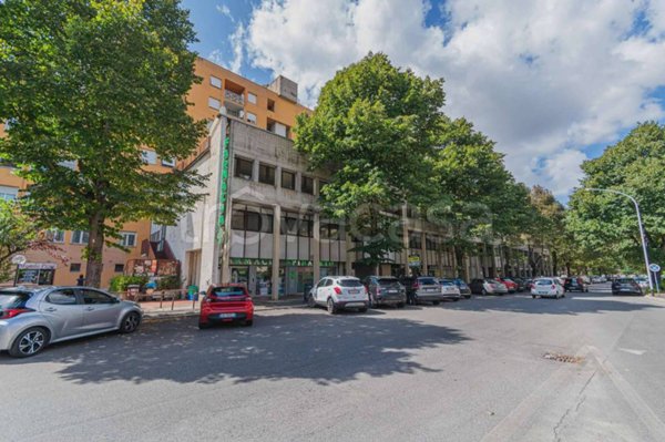 ufficio in vendita a Roma in zona Spinaceto