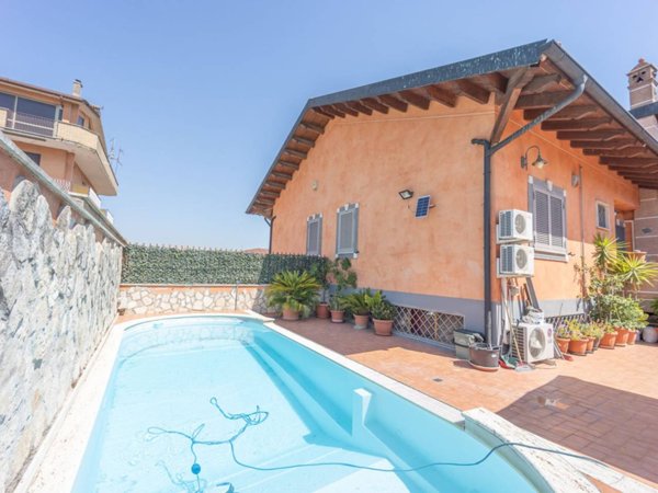 casa indipendente in vendita a Roma in zona Giardini di Corcolle