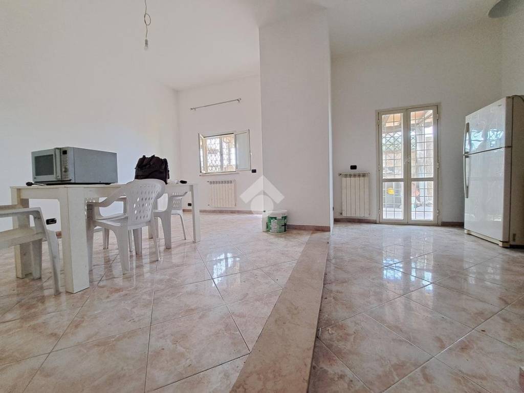 casa indipendente in vendita a Roma in zona Ostia Antica