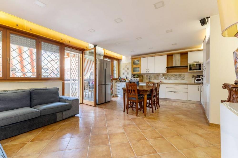 appartamento in vendita a Roma in zona Fonte Laurentina