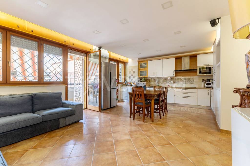 appartamento in vendita a Roma in zona Fonte Laurentina