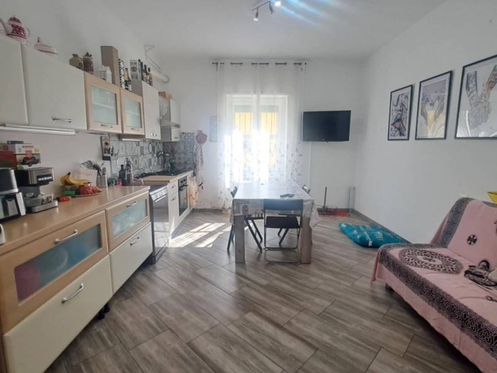 appartamento in vendita a Roma in zona Falcognana