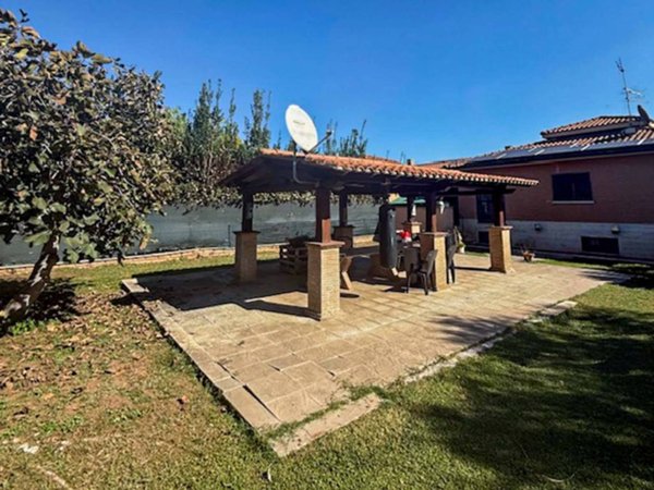 casa indipendente in vendita a Roma in zona Fonte Laurentina