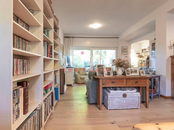 casa indipendente in vendita a Roma in zona Casal Palocco