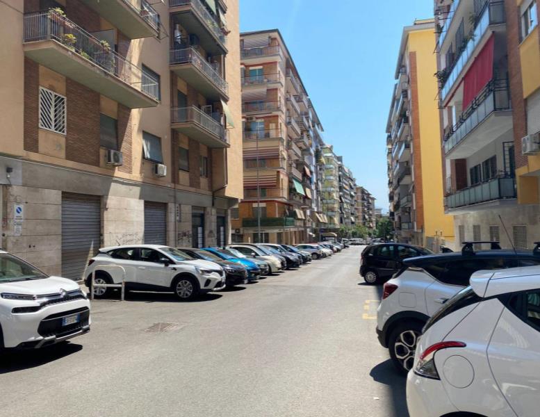 negozio in vendita a Roma in zona Appio Latino