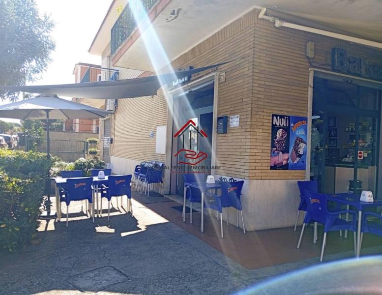 negozio in vendita a Roma in zona Acilia
