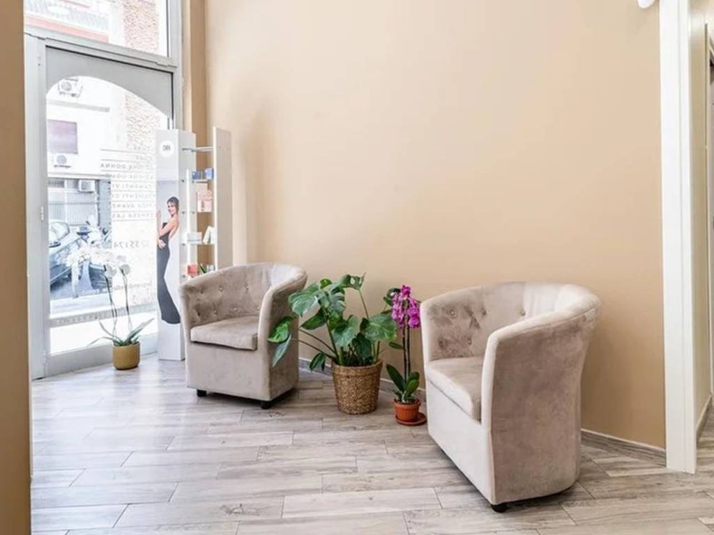 negozio in vendita a Roma in zona Cinecittà