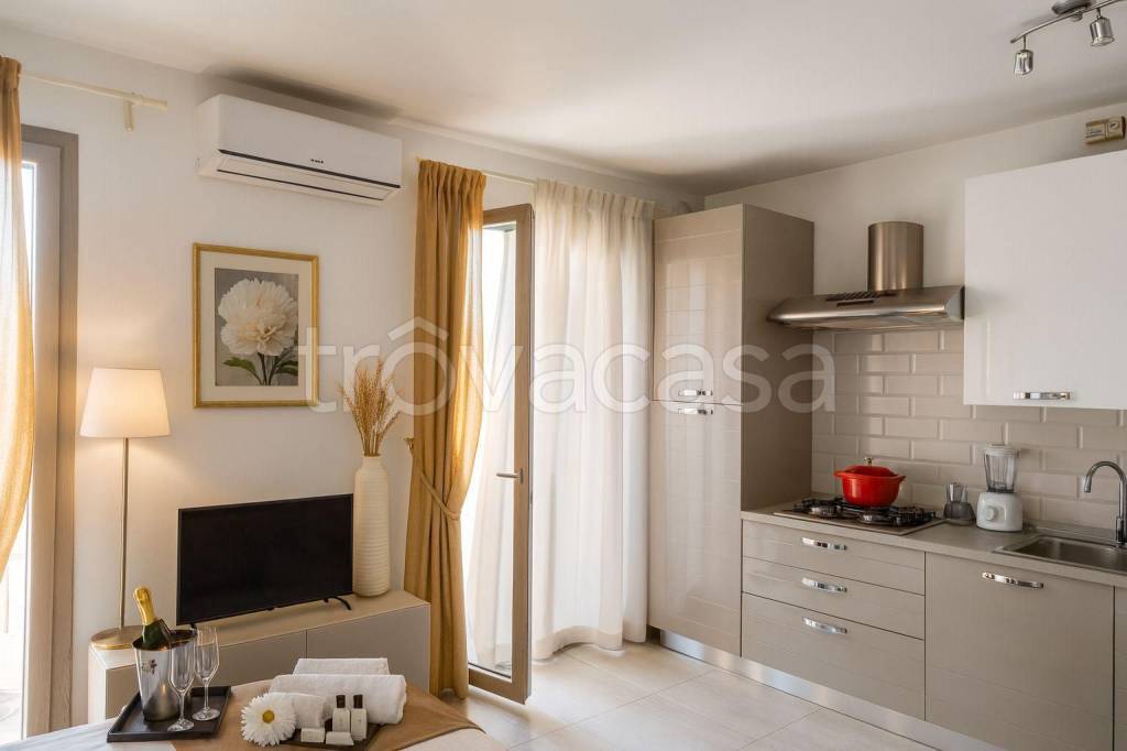 appartamento in vendita a Roma in zona Lunghezza