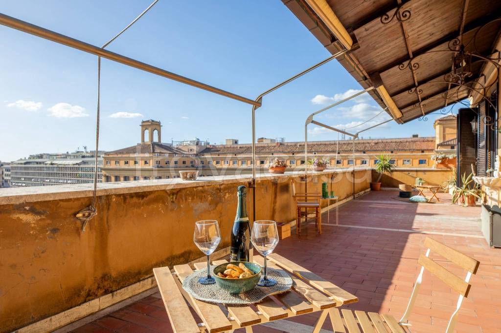 appartamento in vendita a Roma in zona Castro Pretorio