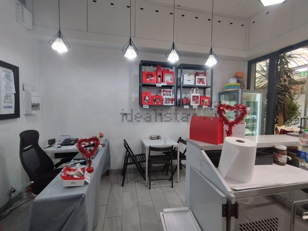 negozio in vendita a Roma in zona Collatino