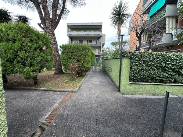 appartamento in vendita a Roma in zona Axa