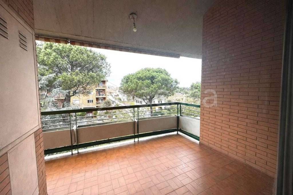 appartamento in vendita a Roma in zona Tomba di Nerone