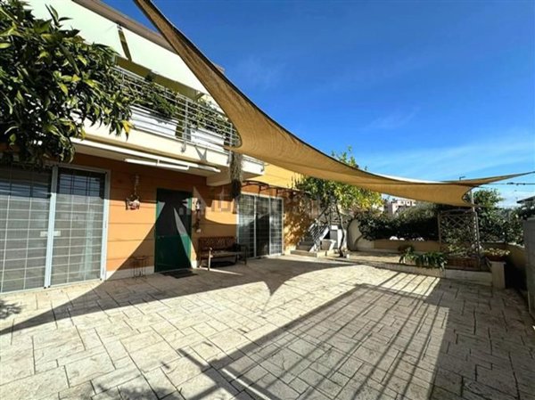 casa indipendente in vendita a Roma in zona Corviale