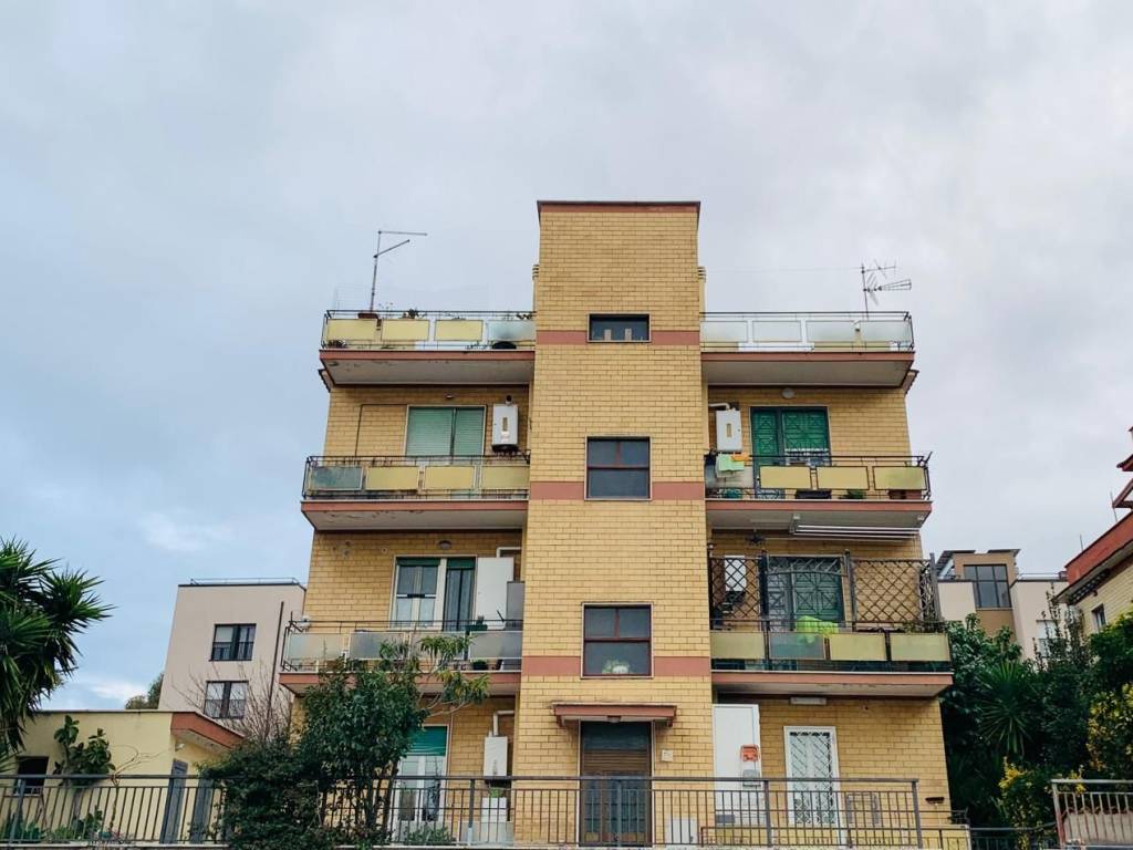 appartamento in vendita a Roma in zona Spinaceto