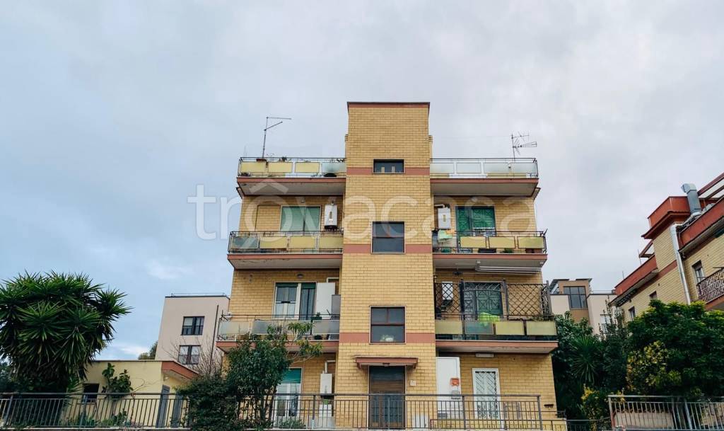 appartamento in vendita a Roma in zona Tor de' Cenci