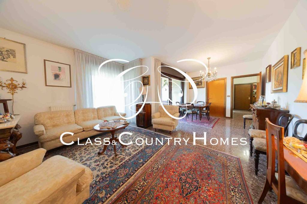 appartamento in vendita a Roma in zona EUR