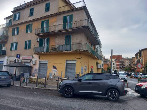 negozio in vendita a Roma in zona Primavalle