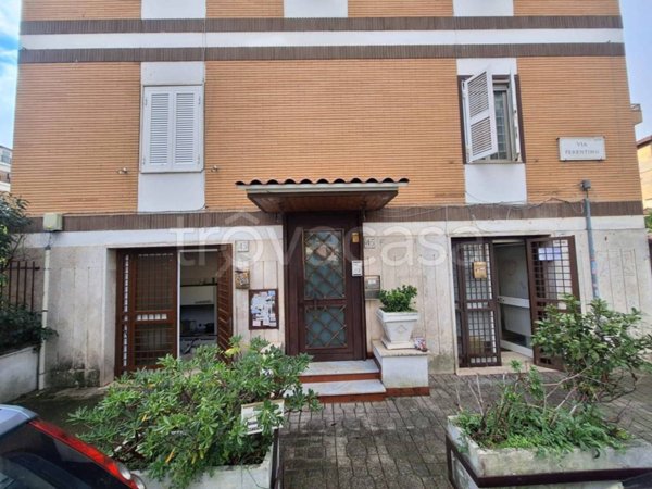 negozio in vendita a Roma in zona Prenestino-Centocelle