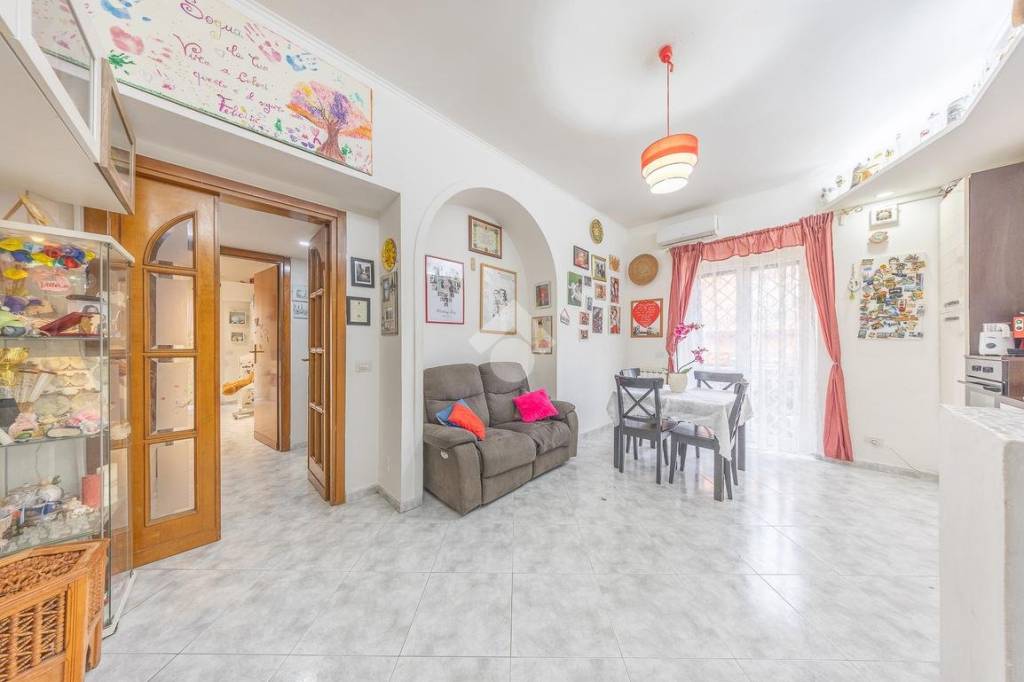 appartamento in vendita a Roma in zona Finocchio