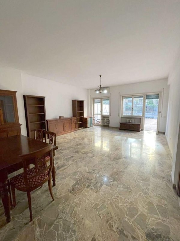 appartamento in vendita a Roma in zona Ostiense