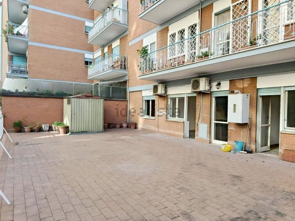 appartamento in vendita a Roma in zona Ostiense