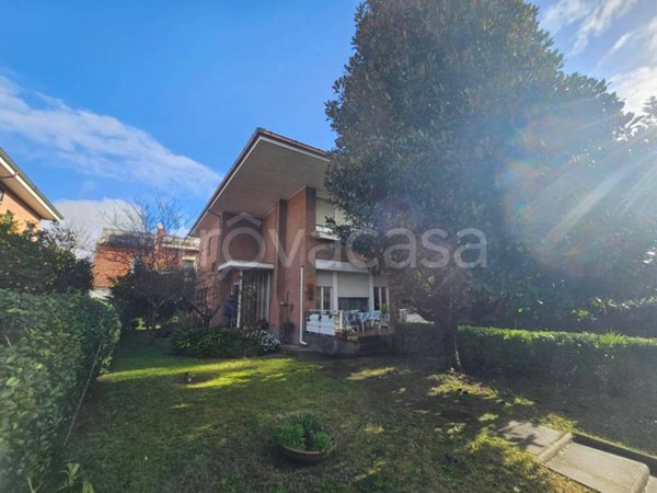 casa indipendente in vendita a Roma in zona Casal Palocco