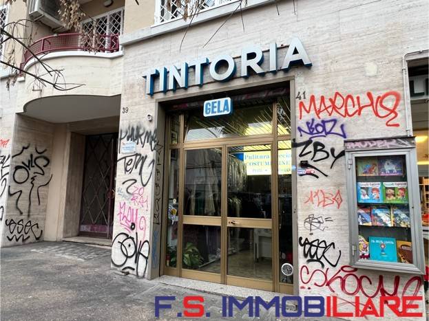 negozio in vendita a Roma in zona Tuscolano
