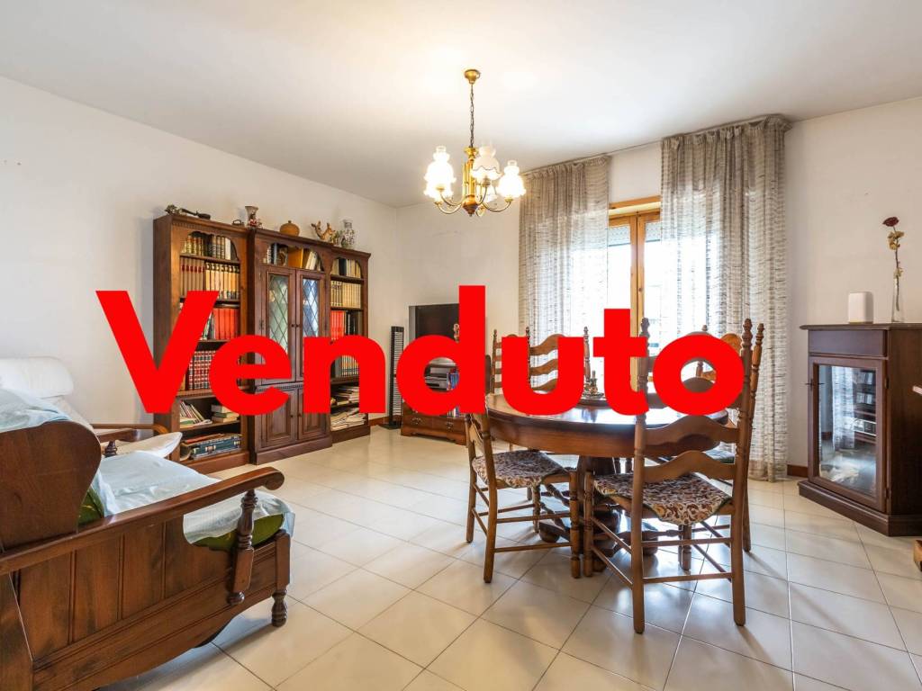 appartamento in vendita a Roma in zona Valle Muricana