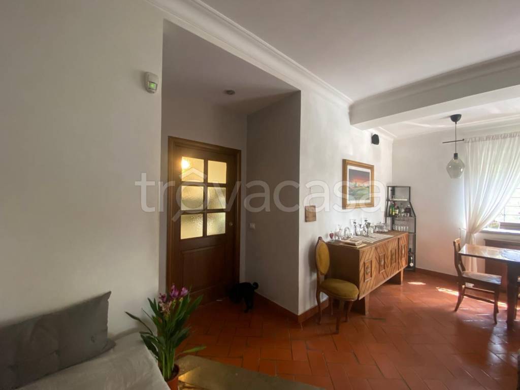 casa indipendente in vendita a Roma in zona Lago Regillo