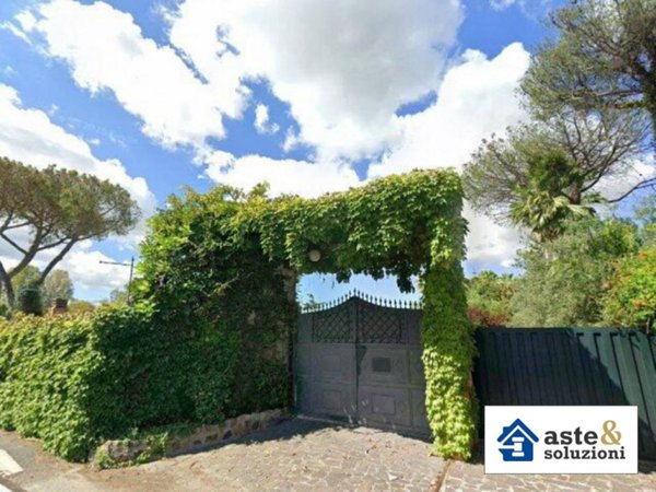 casa indipendente in vendita a Roma in zona Massimina/Casal Lumbroso