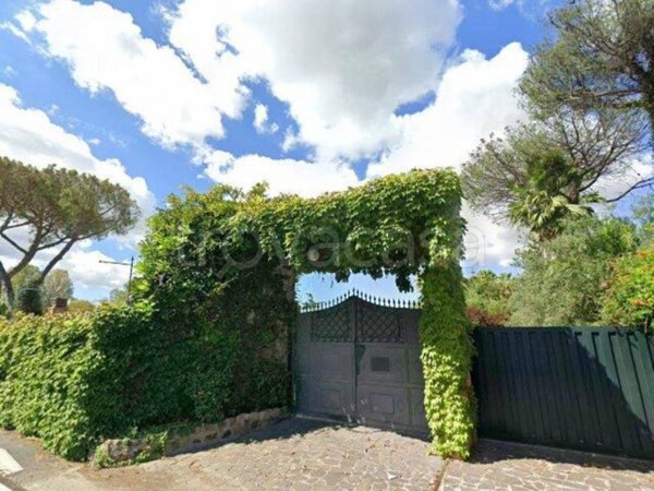 casa indipendente in vendita a Roma in zona Massimina/Casal Lumbroso