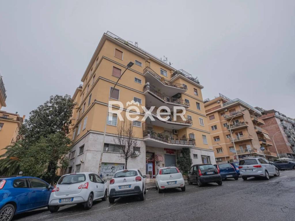 appartamento in vendita a Roma in zona Ardeatino