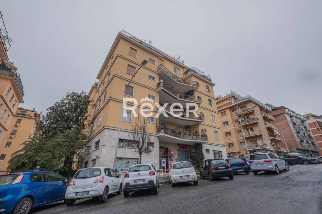 appartamento in vendita a Roma in zona Ardeatino