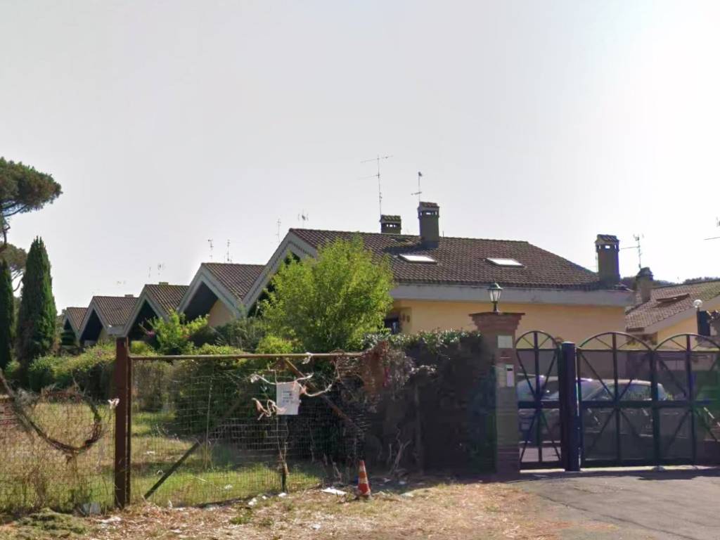 casa indipendente in vendita a Roma in zona Infernetto