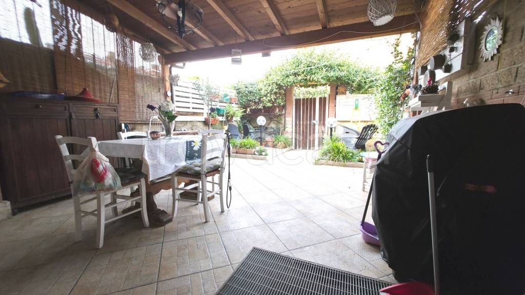 casa indipendente in vendita a Roma in zona Settecamini