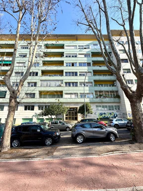 ufficio in vendita a Roma in zona EUR