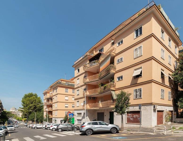 appartamento in vendita a Roma in zona Ardeatino