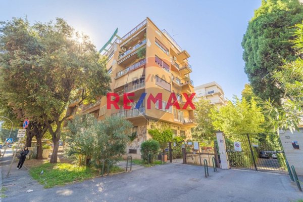 appartamento in vendita a Roma in zona EUR