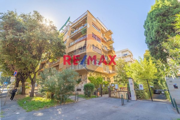 appartamento in vendita a Roma in zona EUR