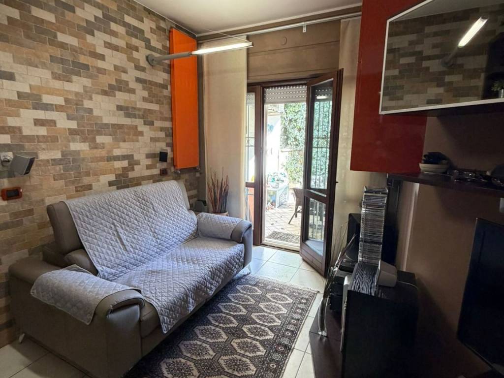 appartamento in vendita a Roma in zona Appio Claudio