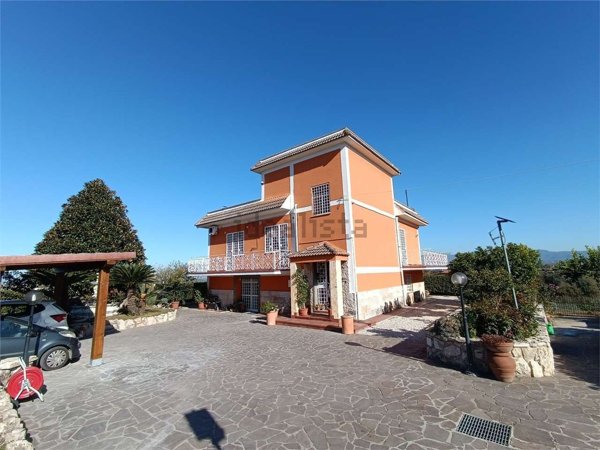 casa indipendente in vendita a Roma in zona Finocchio