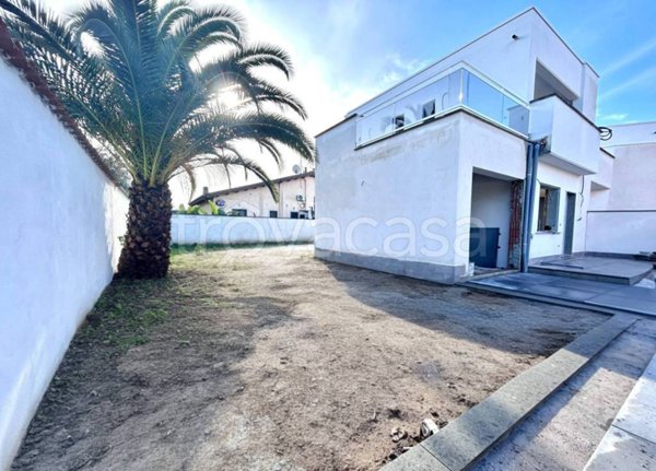 casa indipendente in vendita a Roma in zona Casal Palocco